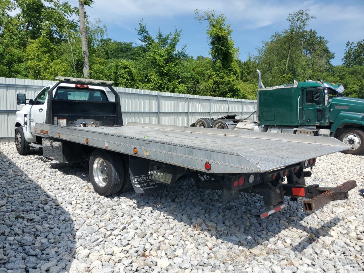 2019 Chevrolet Silverado Medium Duty - Image 2