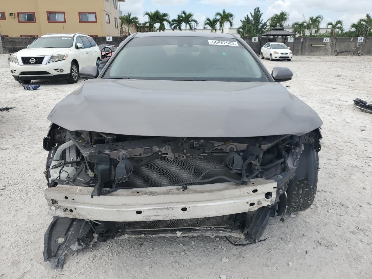 2020 Toyota Camry Le - Фото 5