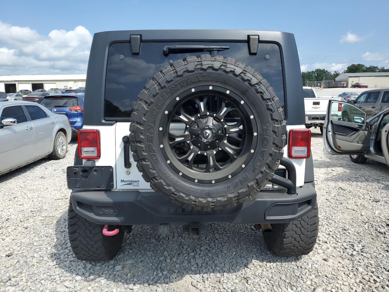 2015 Jeep Wrangler Unlimited Rubicon - Image 6