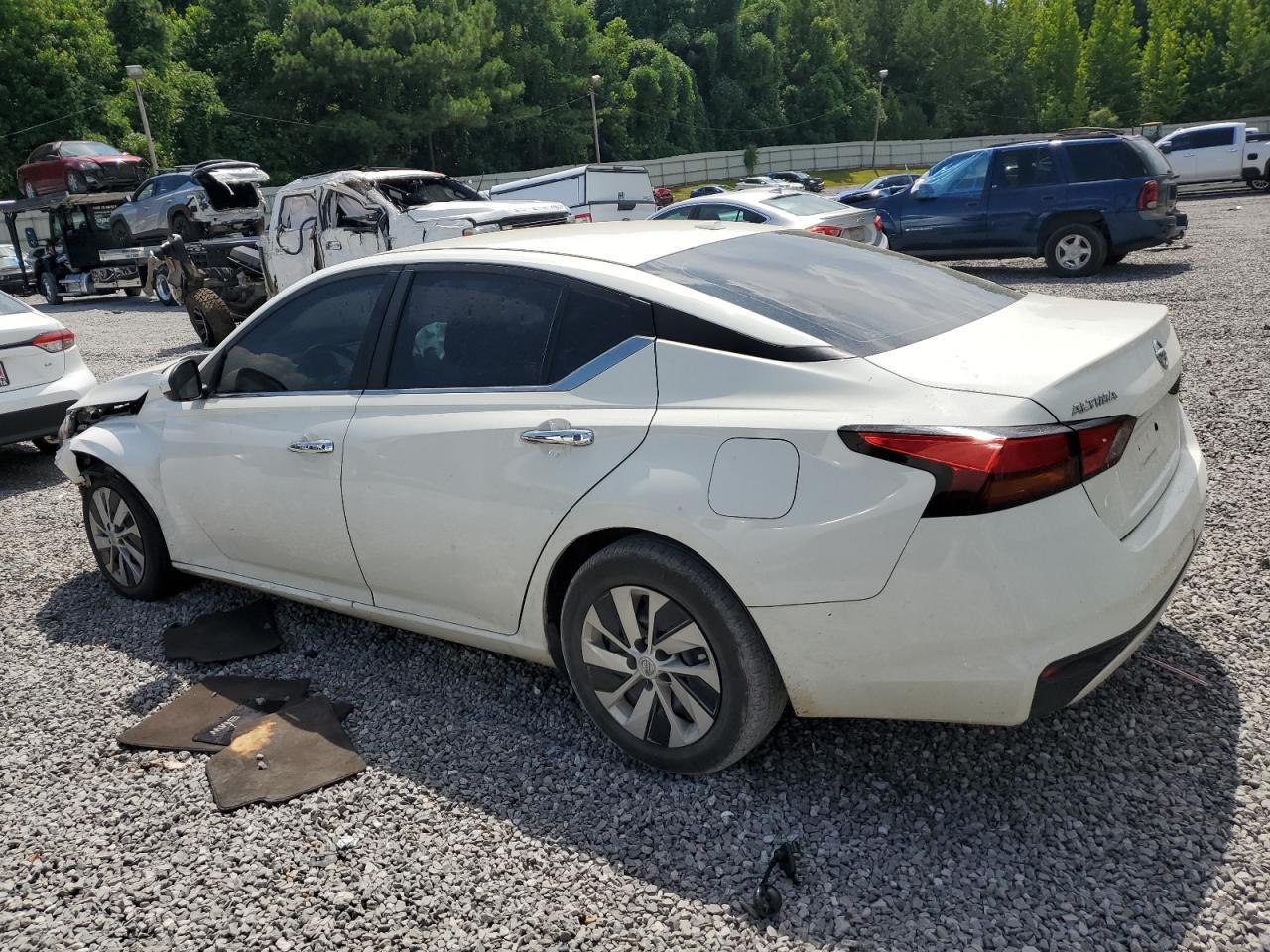 2019 Nissan Altima S - Image 2
