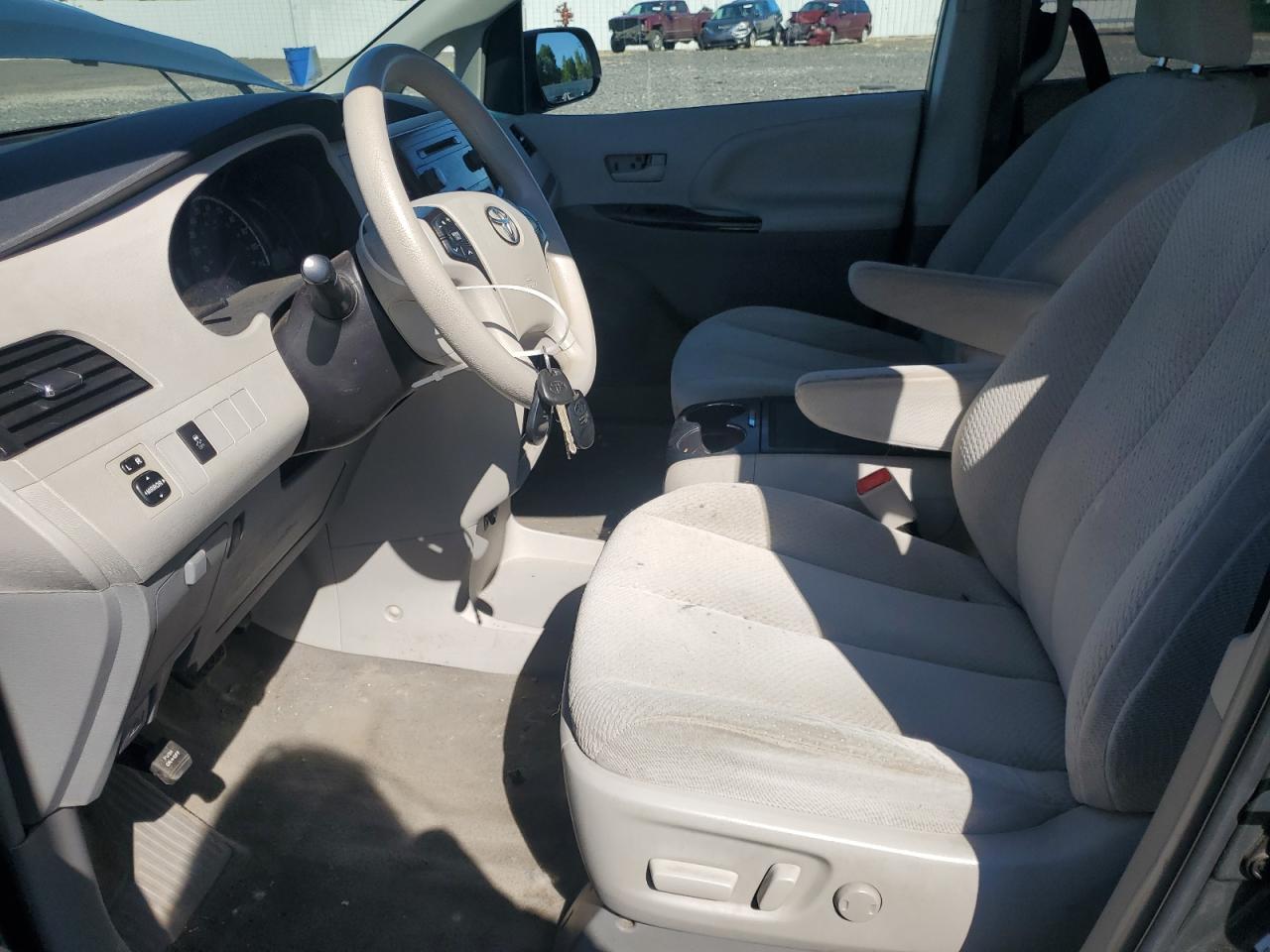 2014 Toyota Sienna Le - Фото 7