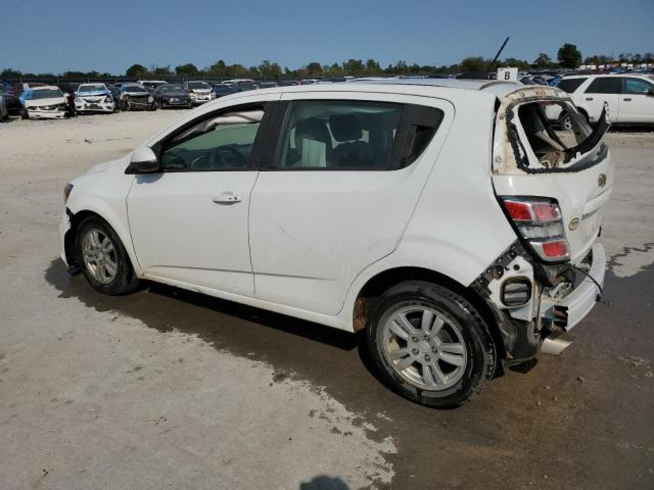 2020 Chevrolet Sonic - Фото 2