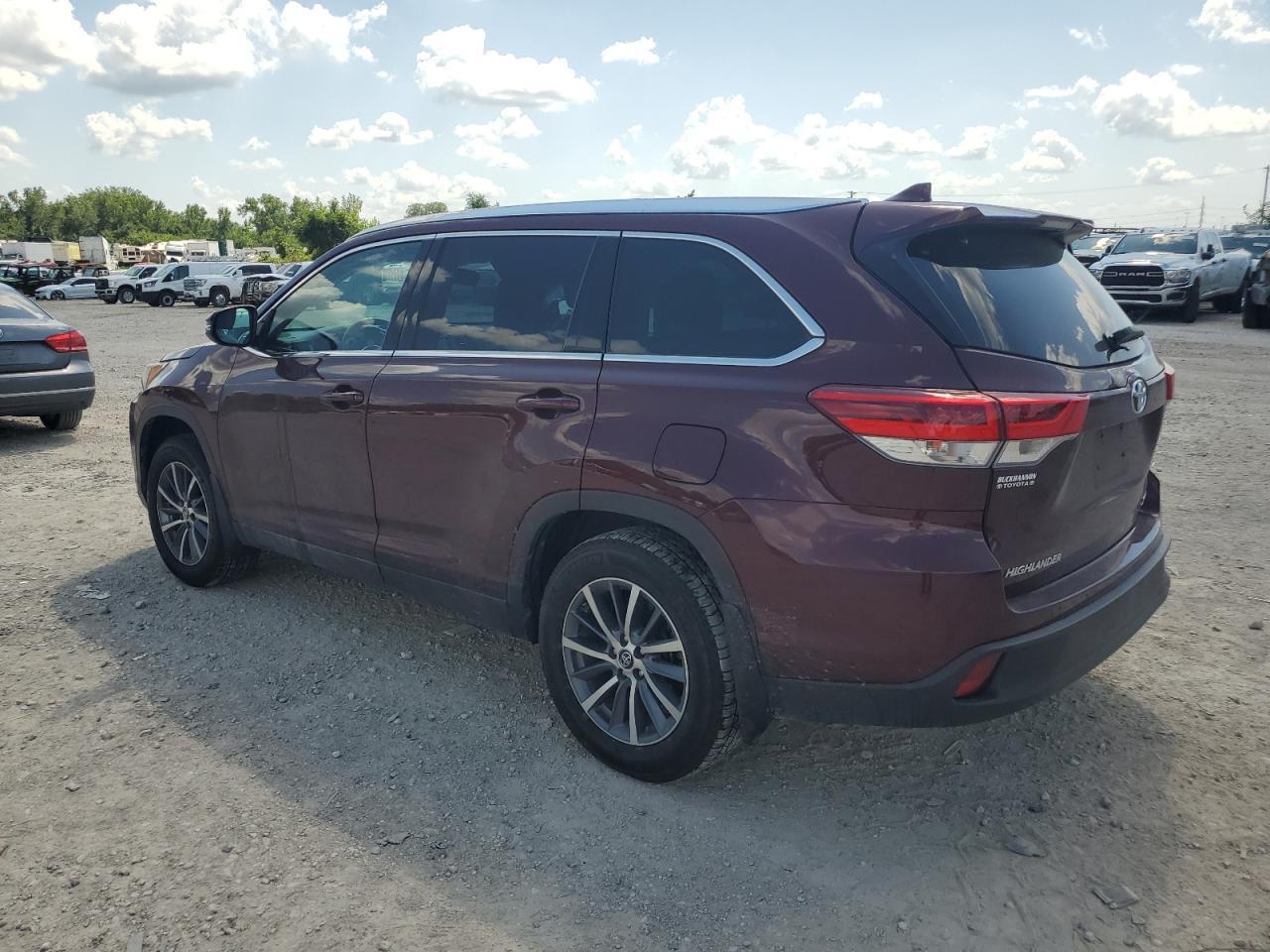 2019 Toyota Highlander Se - Фото 2