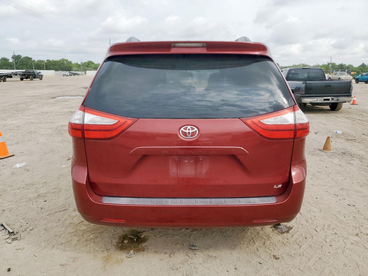 2015 Toyota Sienna Le - Фото 6
