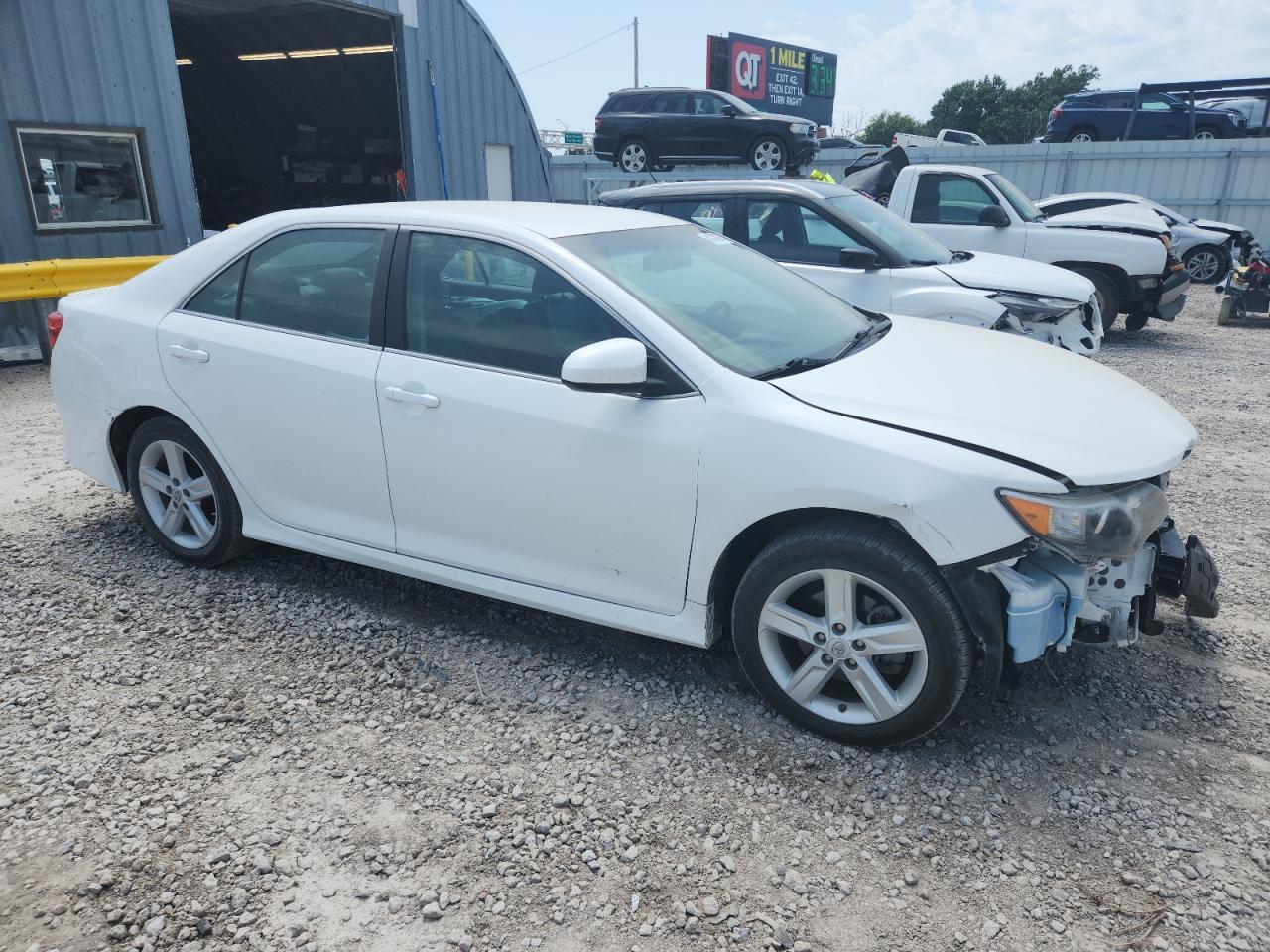 2014 Toyota Camry L - Image 4