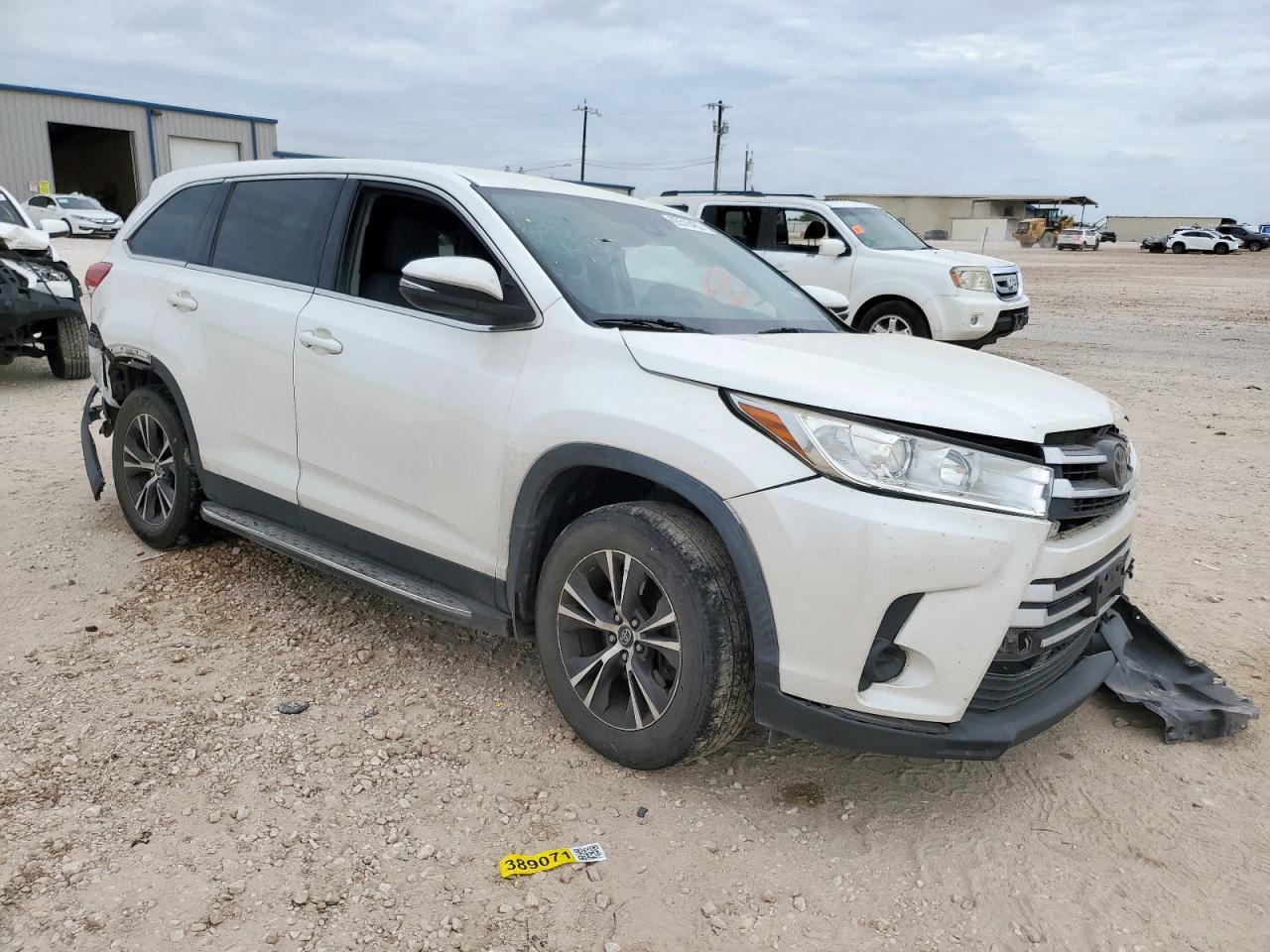 2019 Toyota Highlander Le - Фото 4