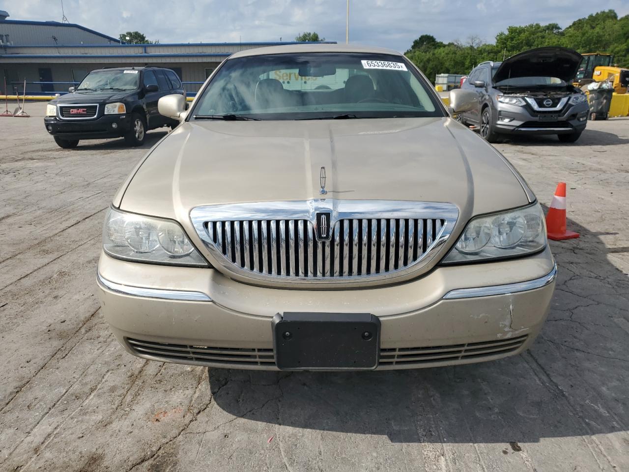 2009 Lincoln Town Car Signature Limited - Image 5