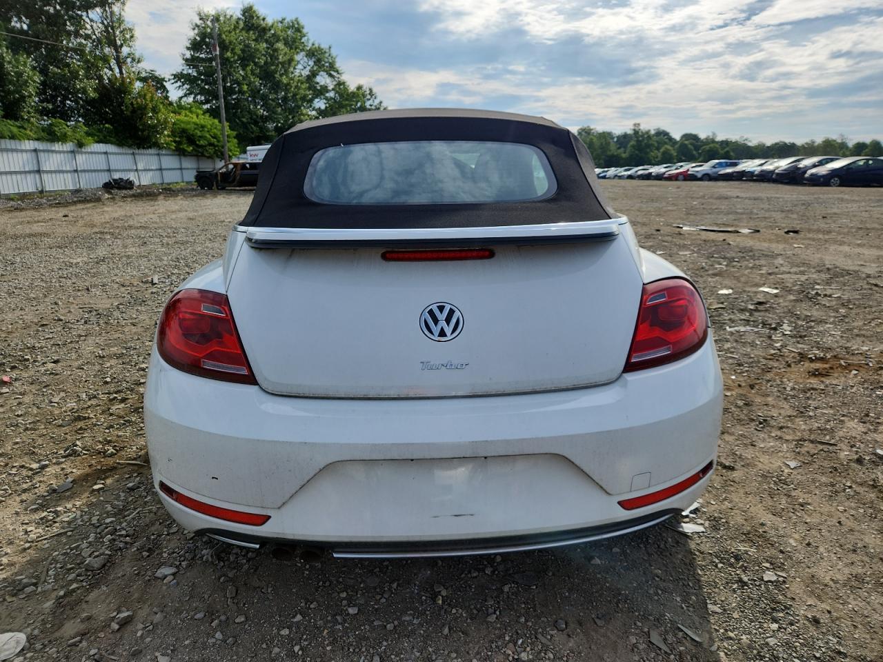 2018 Volkswagen Beetle S - Image 6