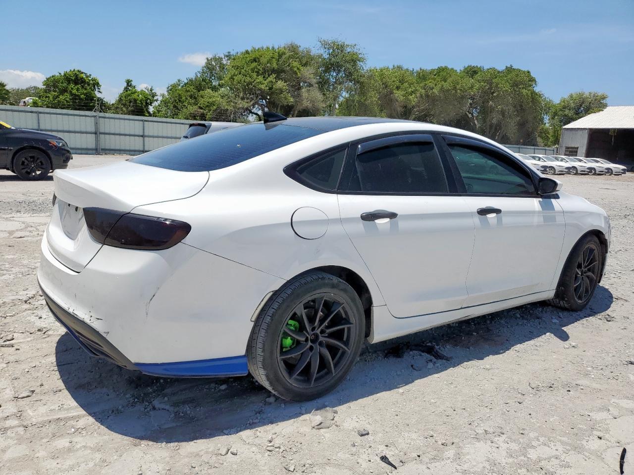 2015 Chrysler 200 S - Image 3