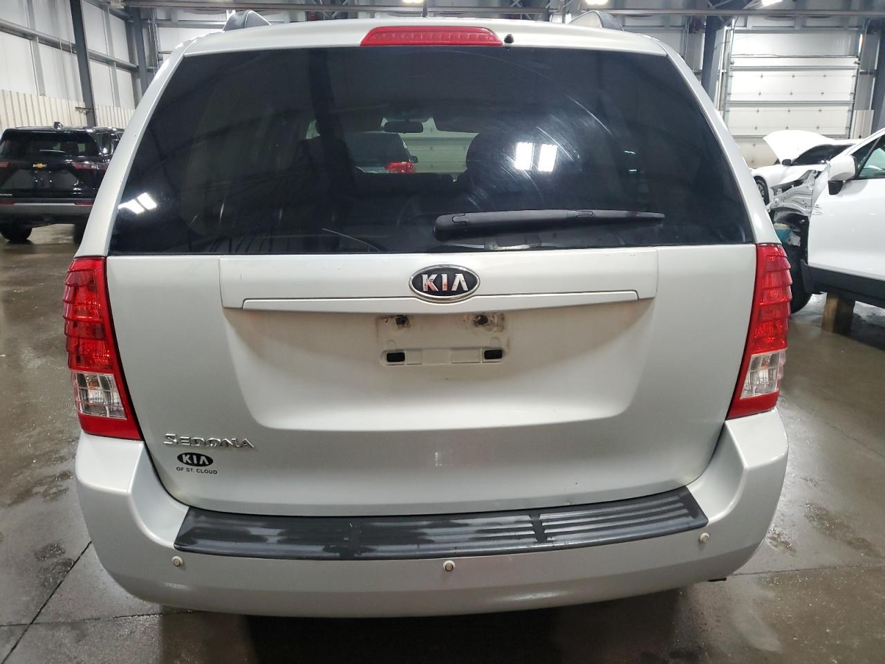 2012 Kia Sedona Lx - Image 6