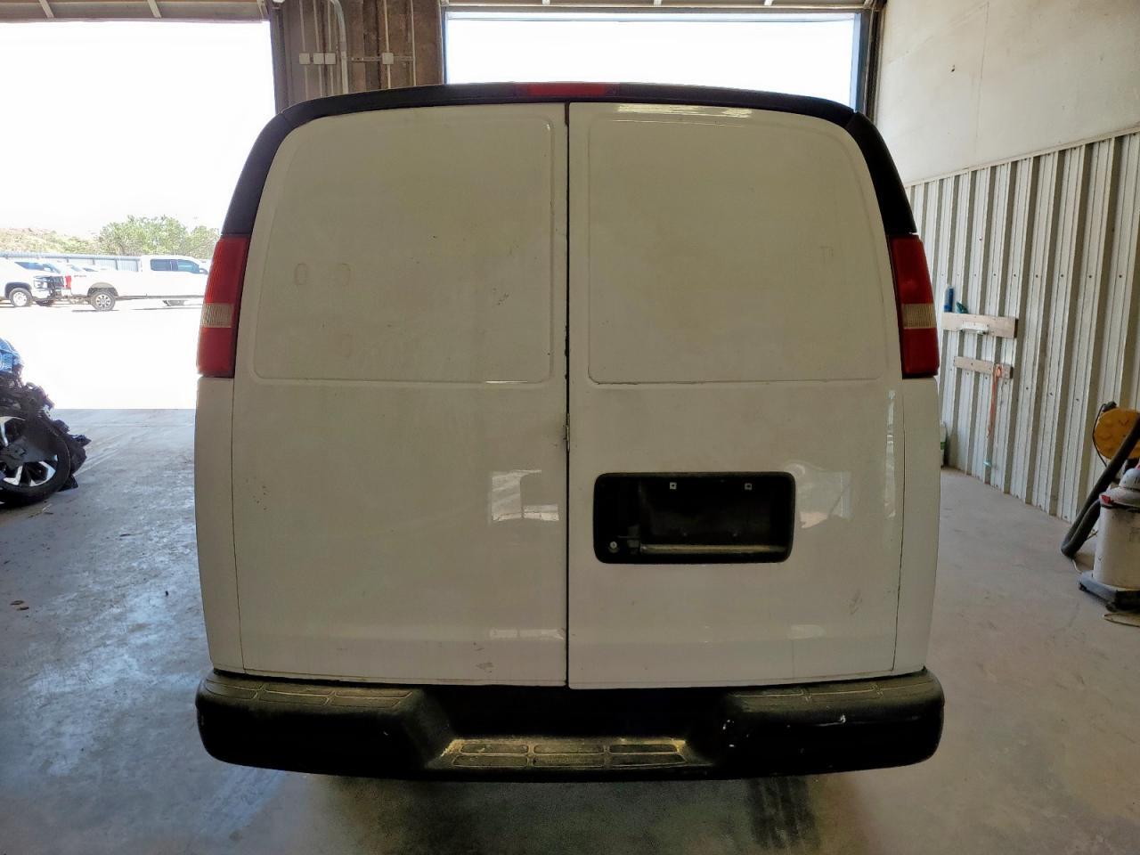 2015 Chevrolet Express G3500 - Image 6
