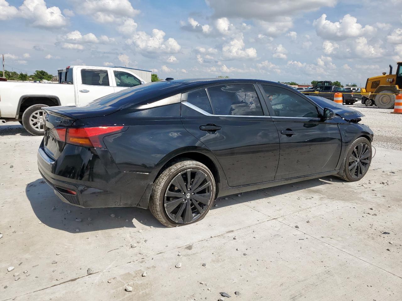 2022 Nissan Altima Sr - Image 3