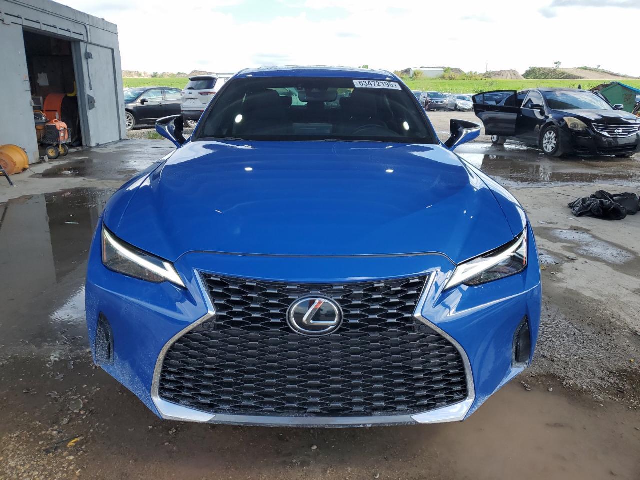 2023 Lexus Is 300 - Image 5