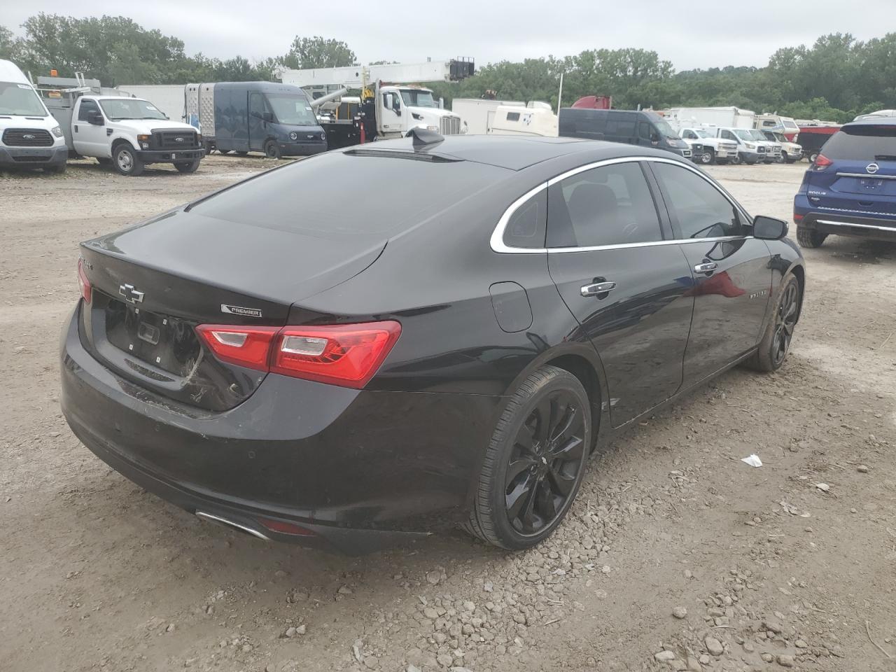 2017 Chevrolet Malibu Premier - Image 3