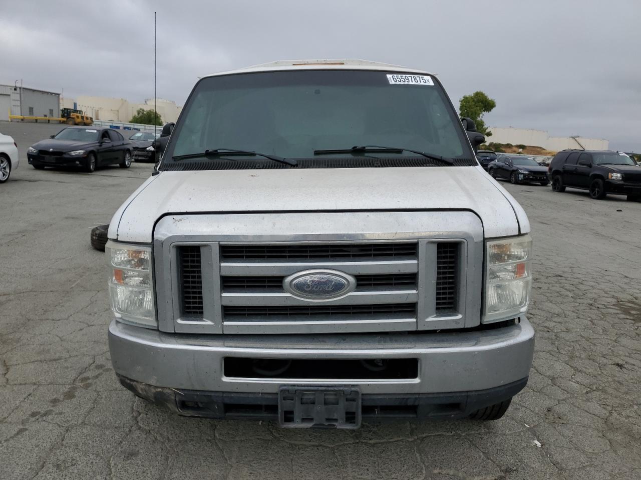 2013 Ford Econoline E350 Super Duty Cutaway Van - Фото 5
