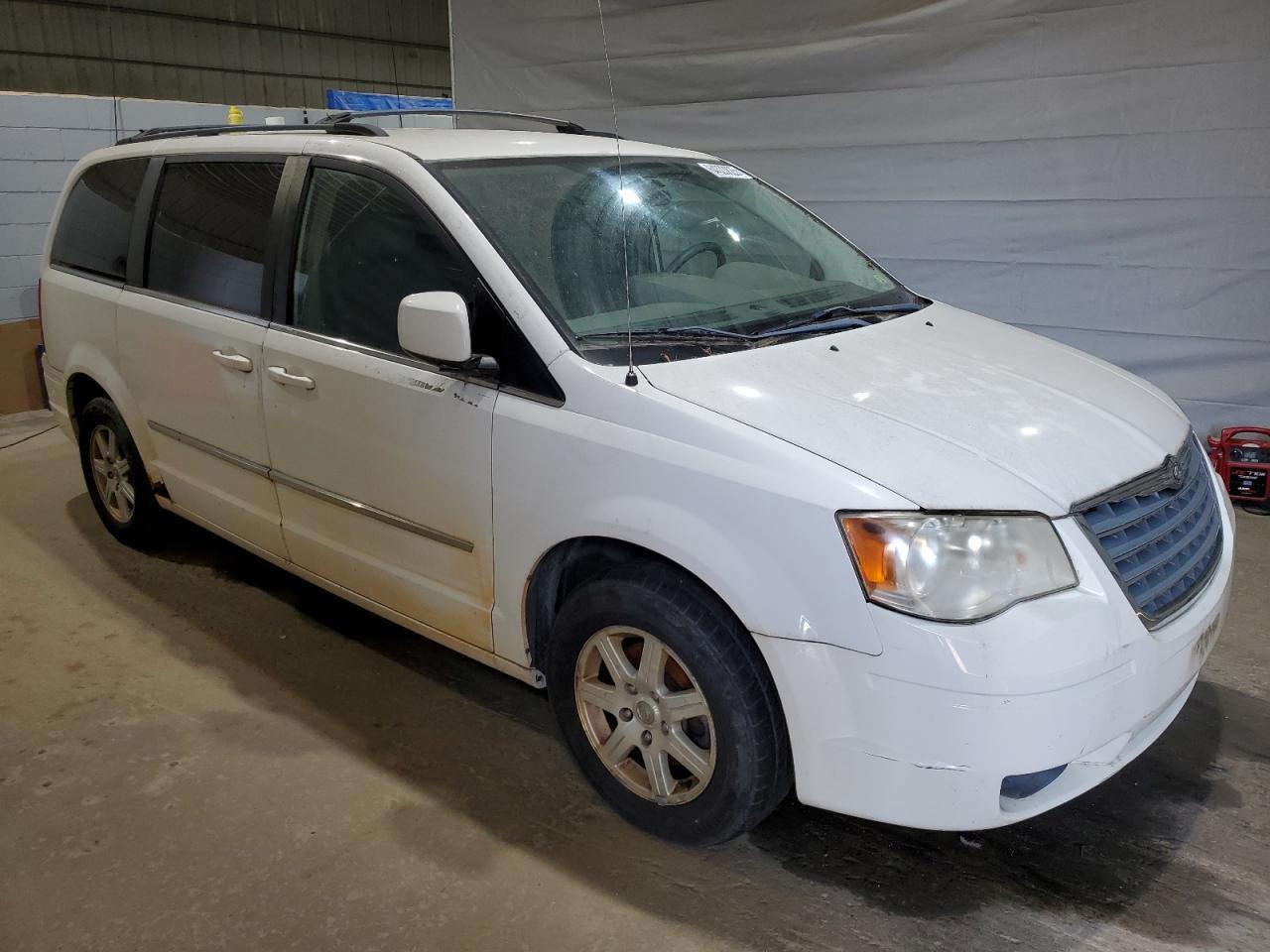 2010 Chrysler Town & Country Touring - Image 4