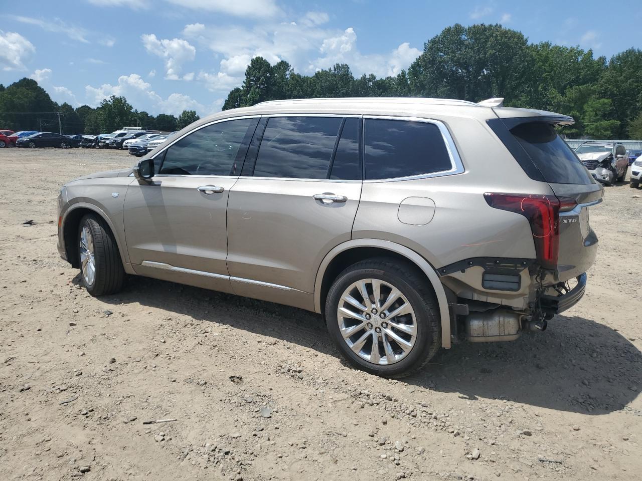 2022 Cadillac Xt6 Premium Luxury - Image 2