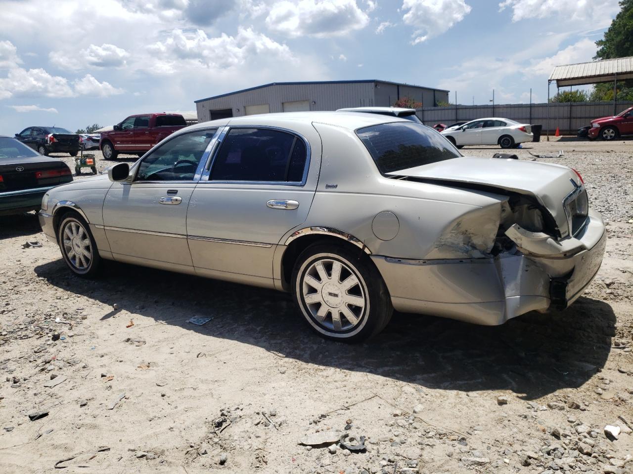 2005 Lincoln Town Car Signature Limited - Фото 2