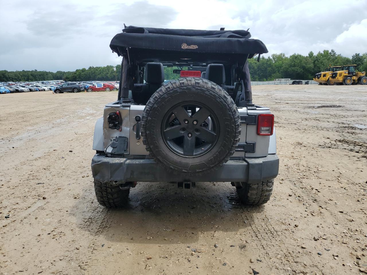 2014 Jeep Wrangler Unlimited Rubicon - Image 6