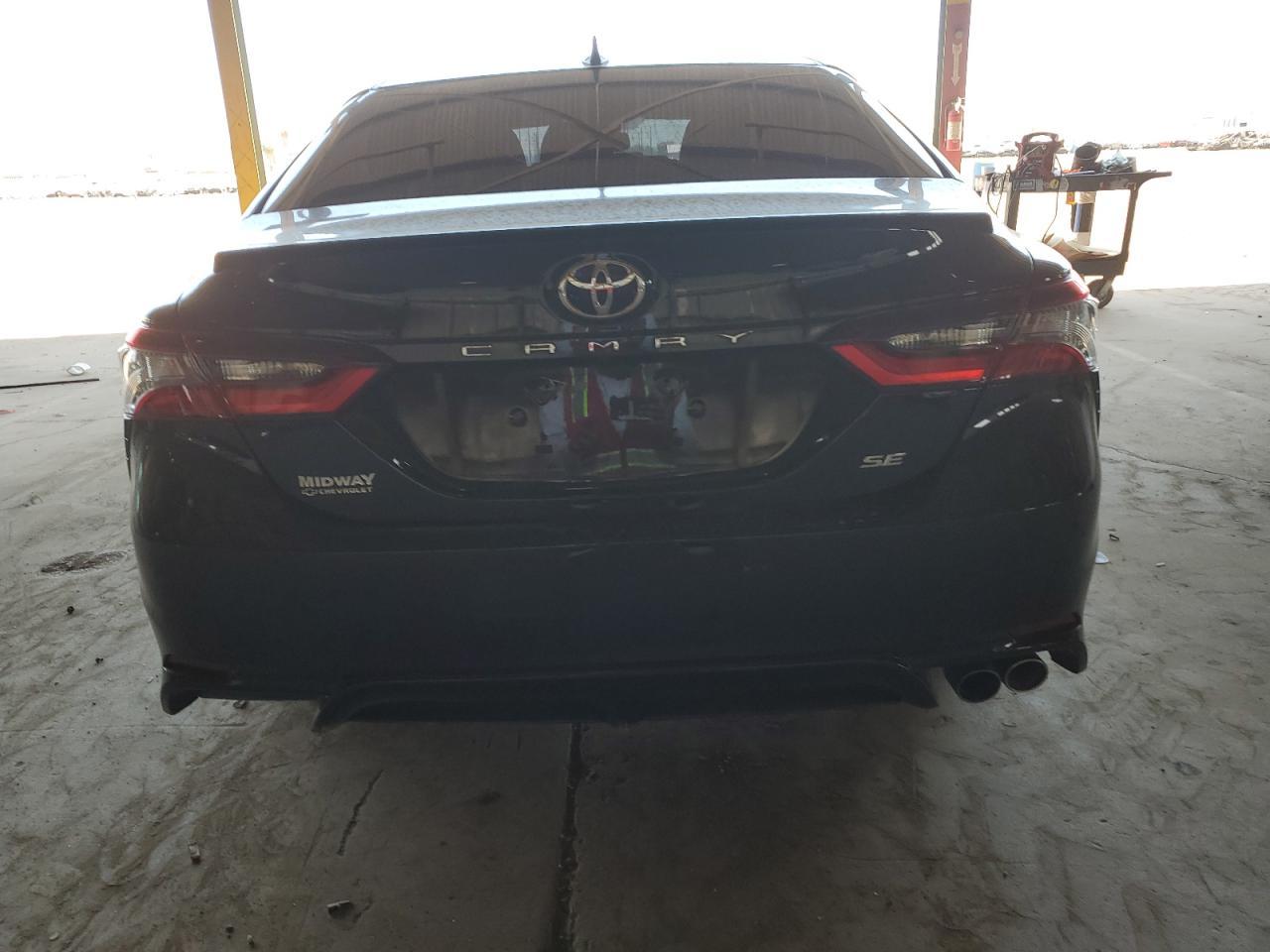 2022 Toyota Camry Se - Image 6
