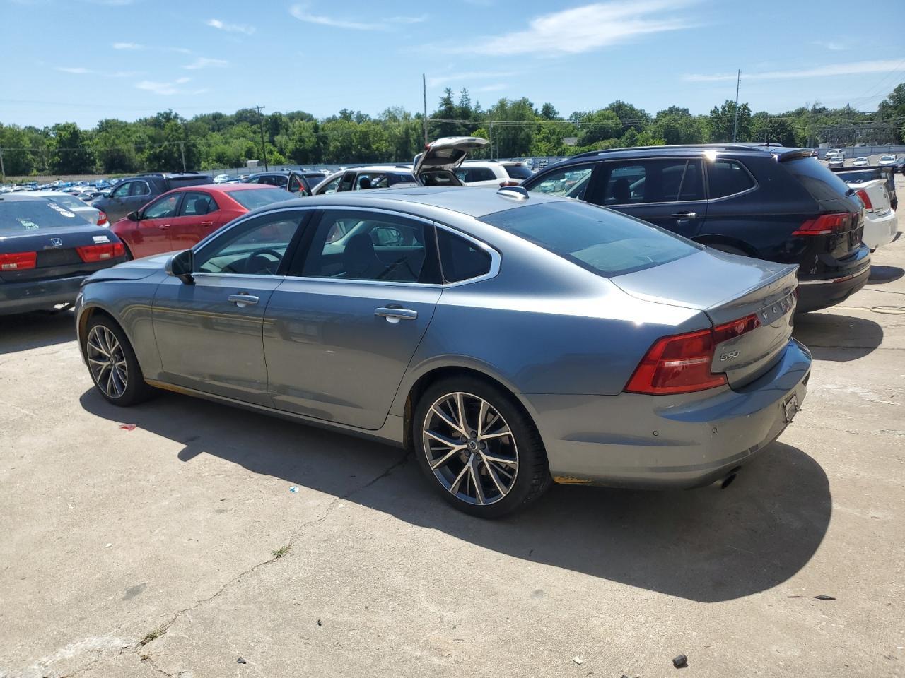 2018 Volvo S90 T5 Momentum - Фото 2