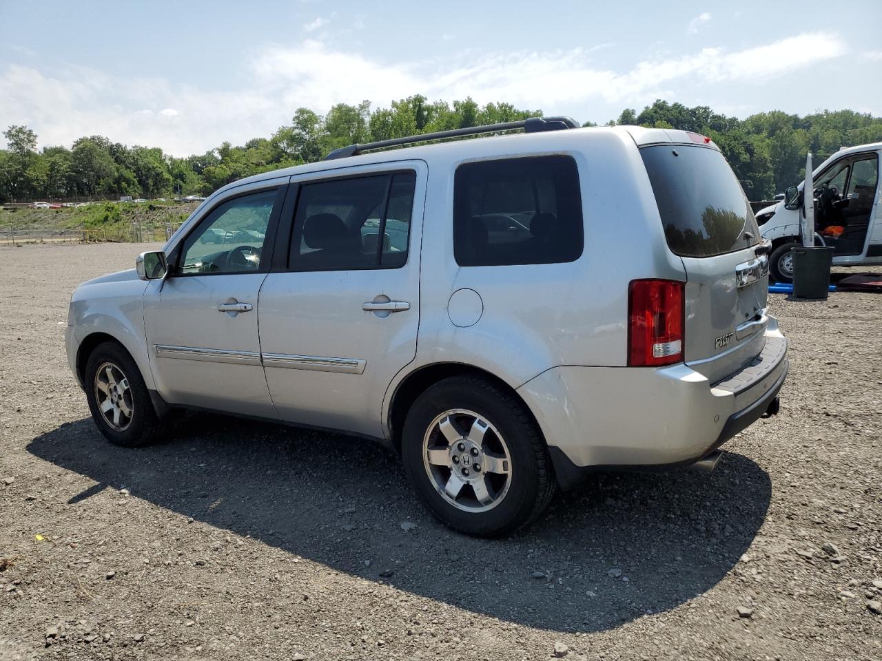 2011 Honda Pilot Touring - Image 2