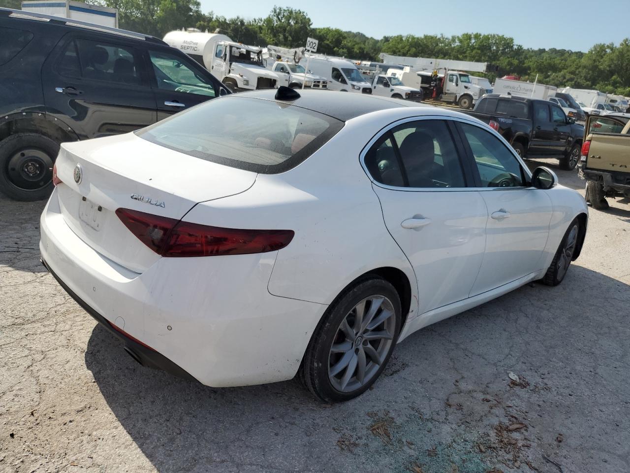 2017 Alfa Romeo Giulia Q4 - Image 3