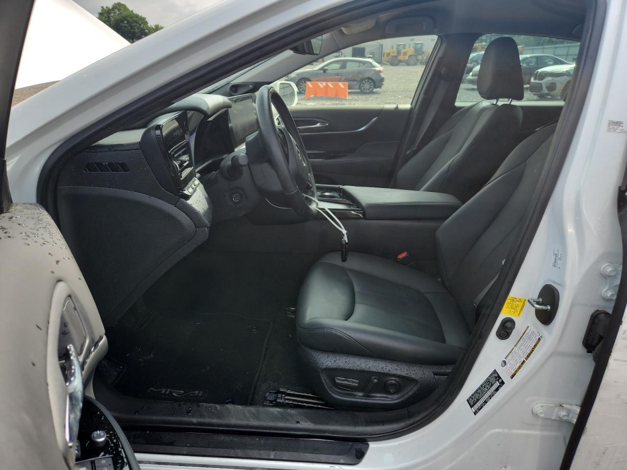 2022 Toyota Mirai Le - Фото 7