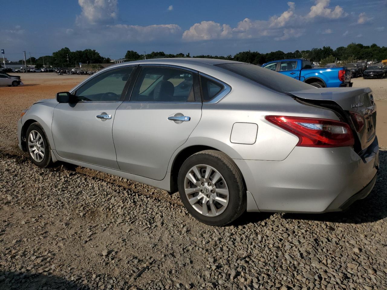 2016 Nissan Altima 2.5 - Image 2