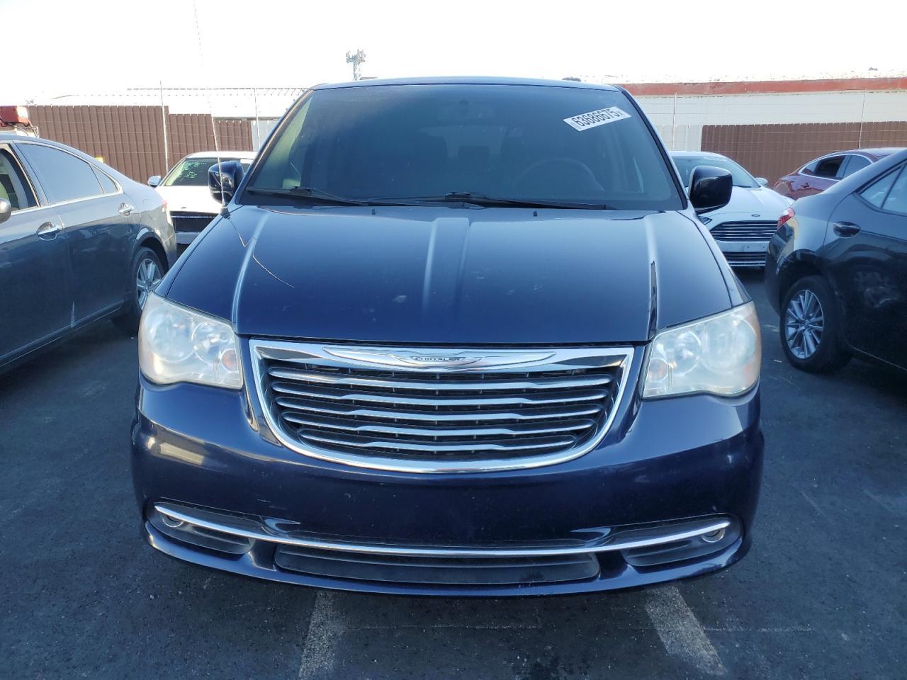 2013 Chrysler Town & Country Touring - Фото 5