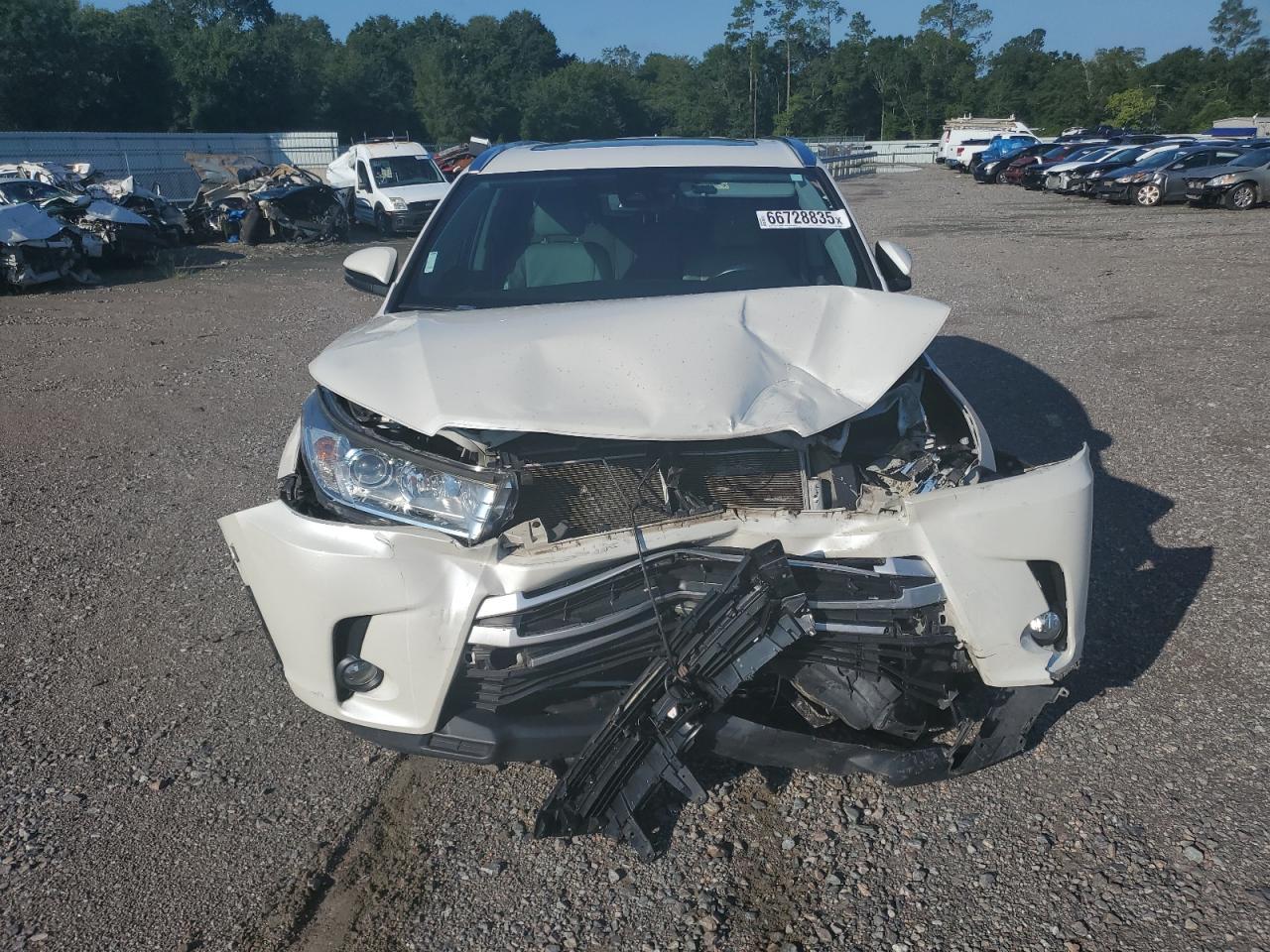 2019 Toyota Highlander Se - Image 5