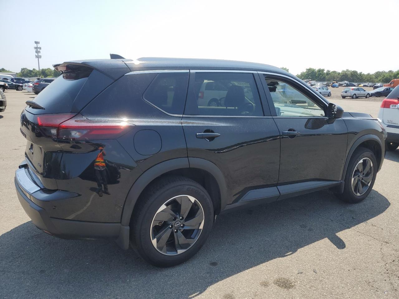 2025 Nissan Rogue Sv - Image 3