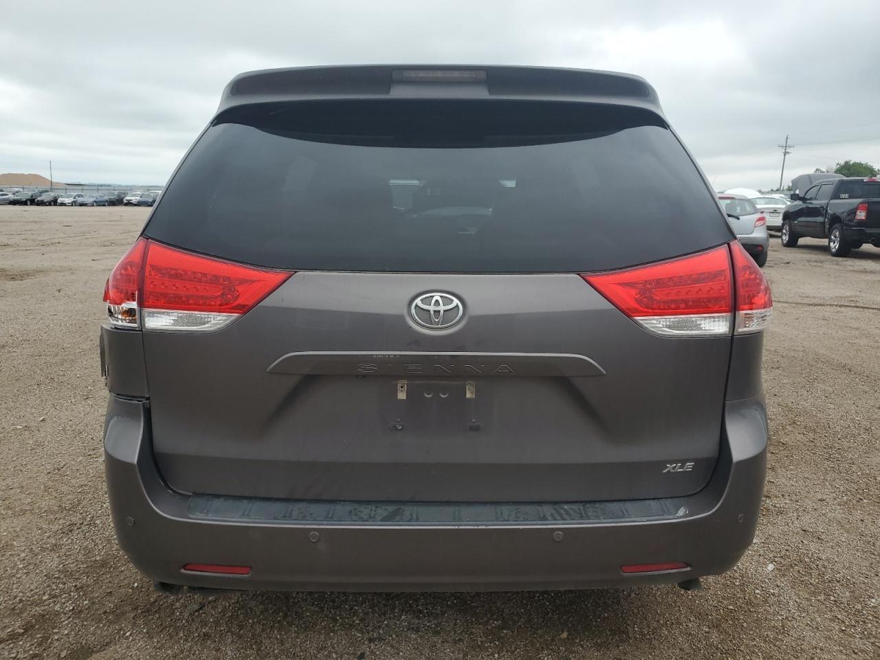 2013 Toyota Sienna Xle - Image 6