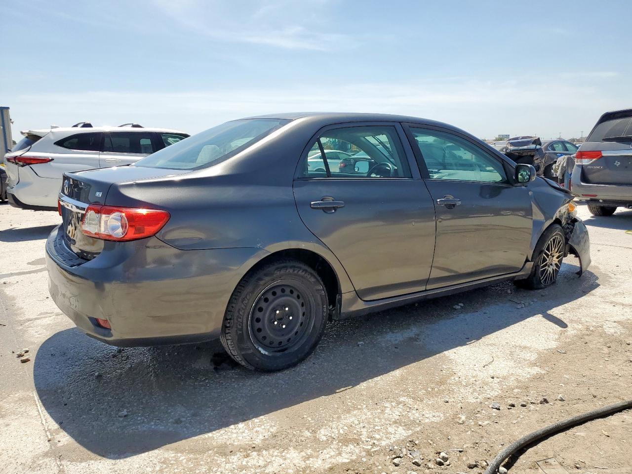 2013 Toyota Corolla Le - Фото 3