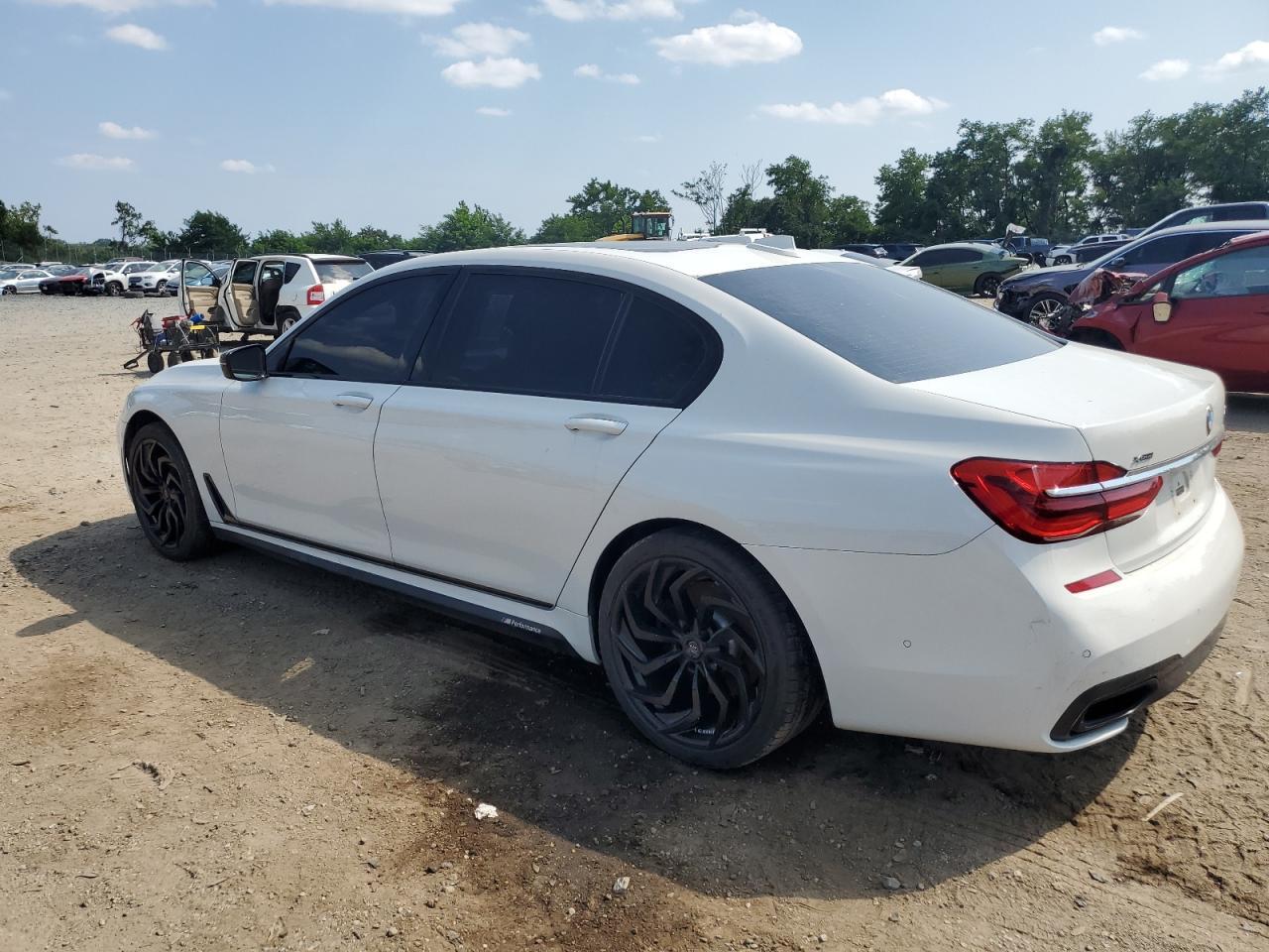 2017 BMW 750 Xi - Фото 2