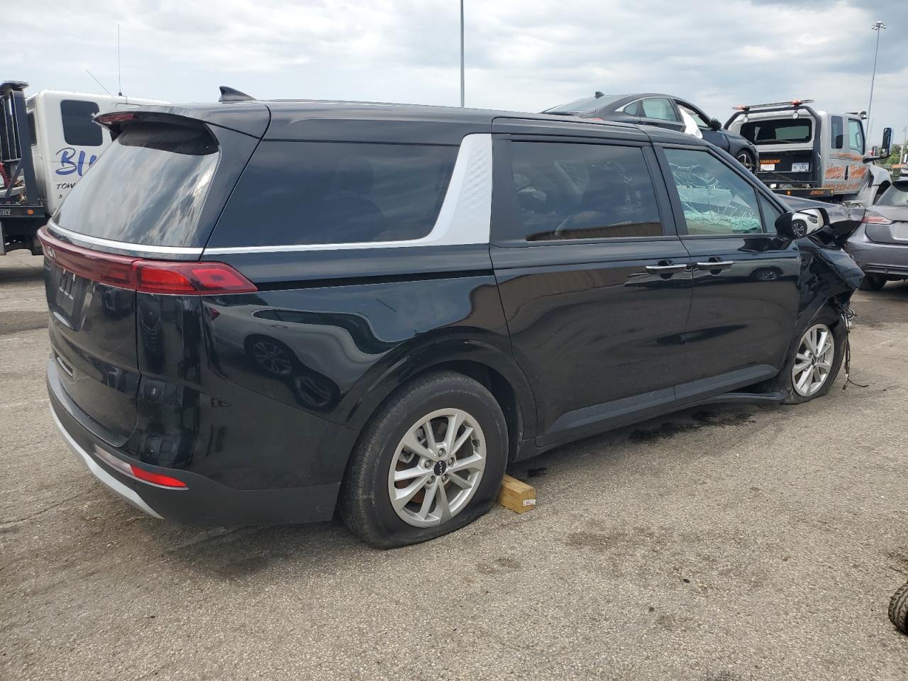 2024 Kia Carnival Lx - Image 3