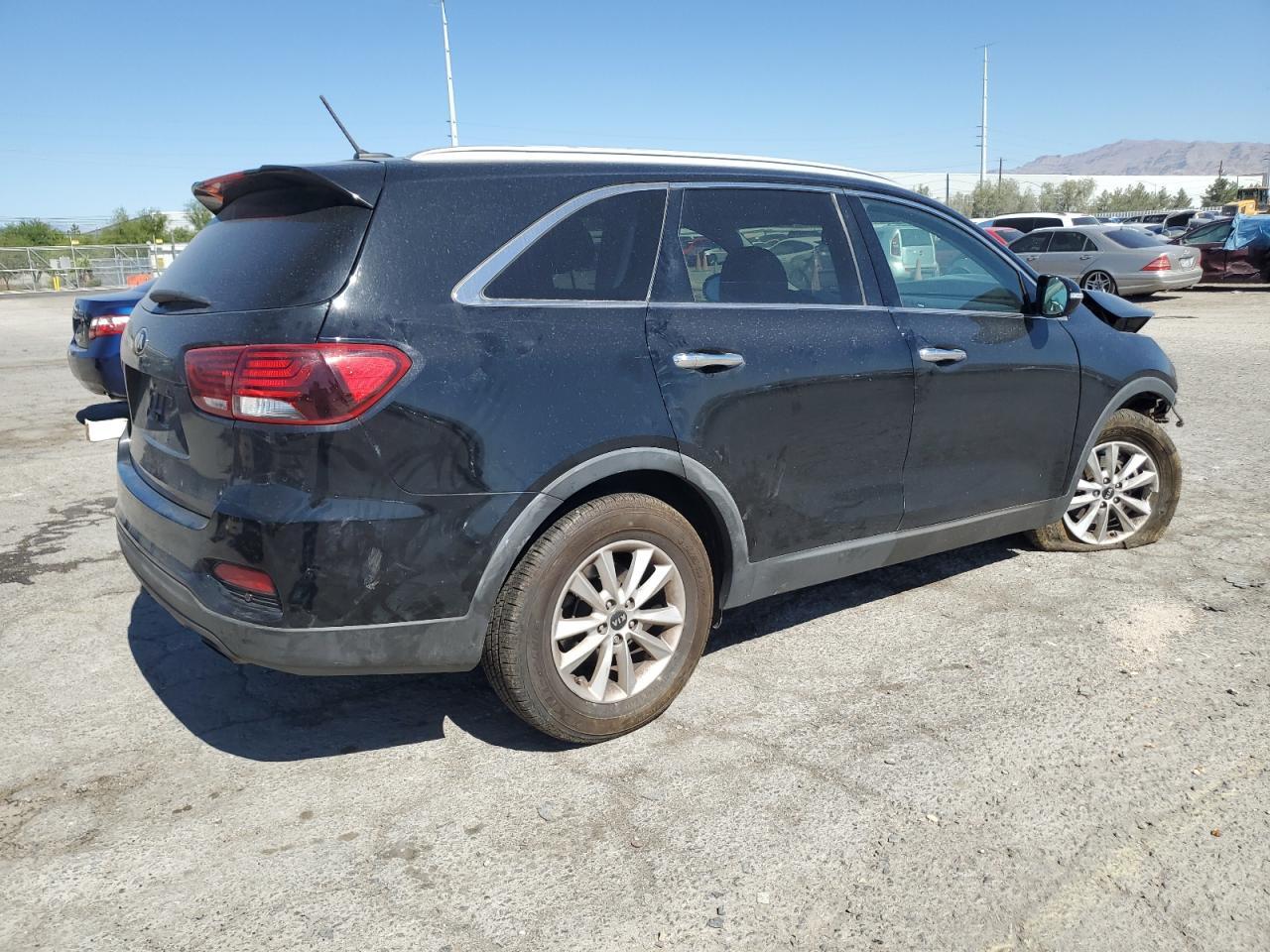 2020 Kia Sorento L - Image 3