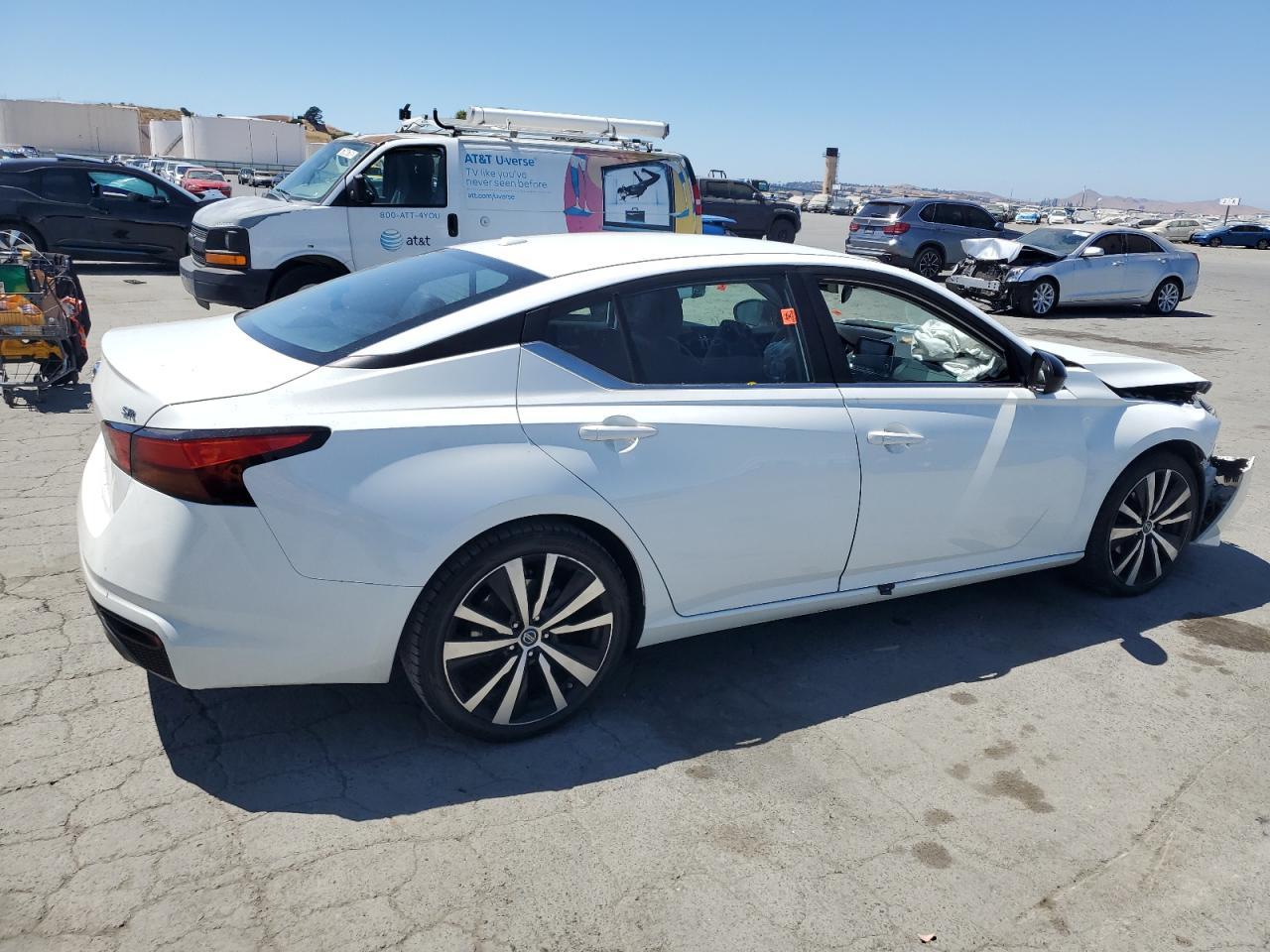2019 Nissan Altima Sr - Фото 3