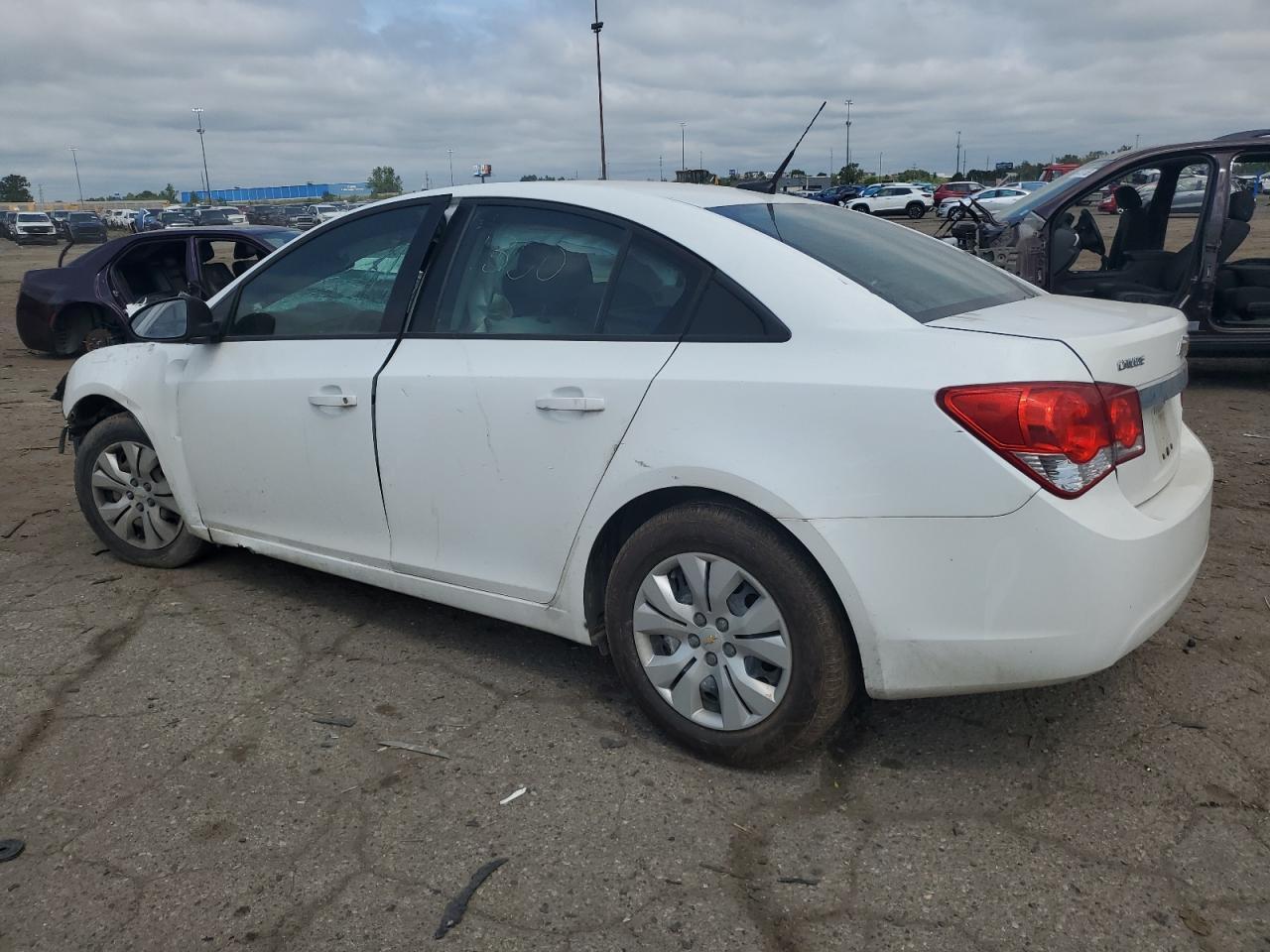 2013 Chevrolet Cruze Ls - Фото 2