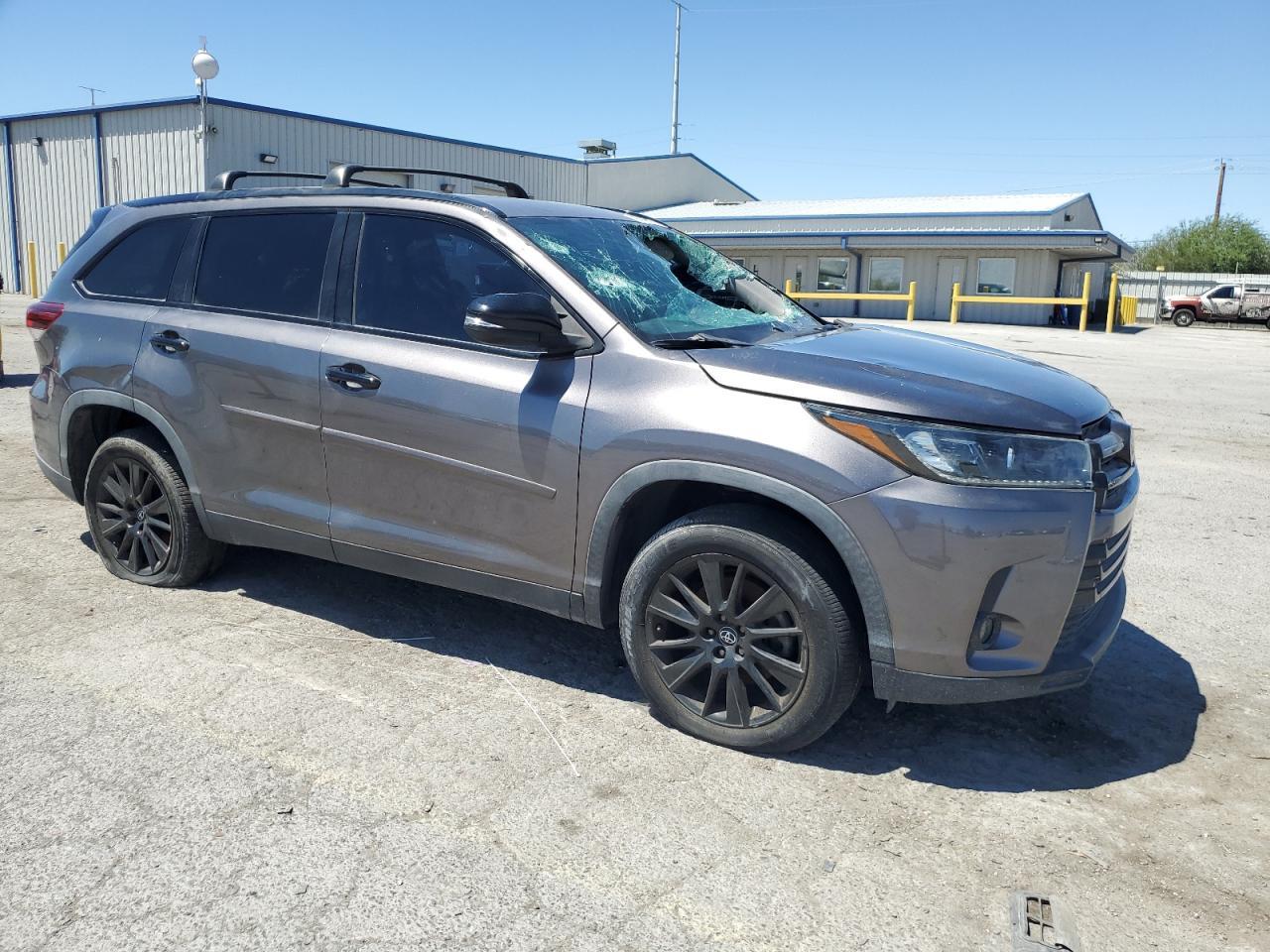 2019 Toyota Highlander Se - Image 4