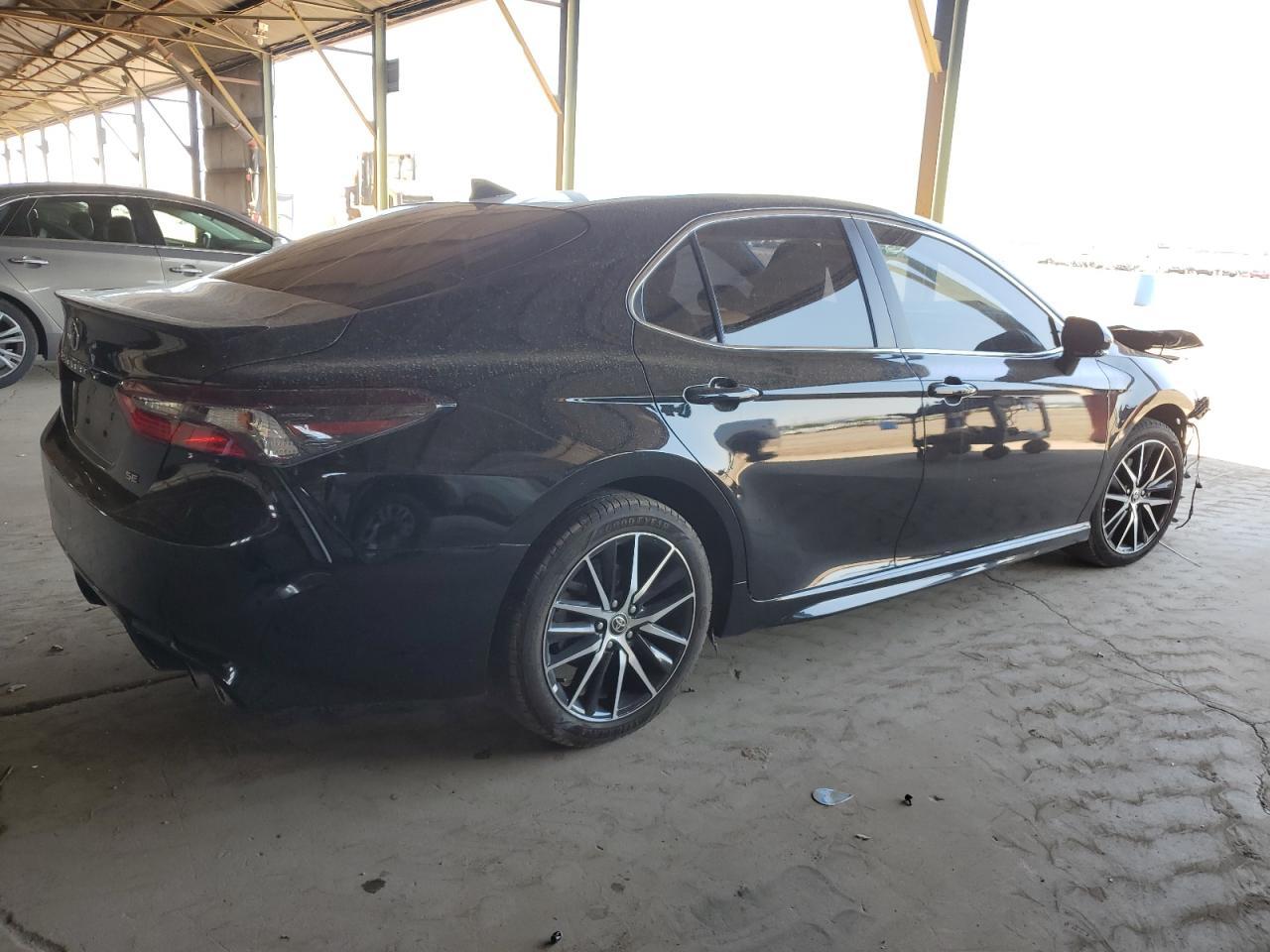 2022 Toyota Camry Se - Image 3