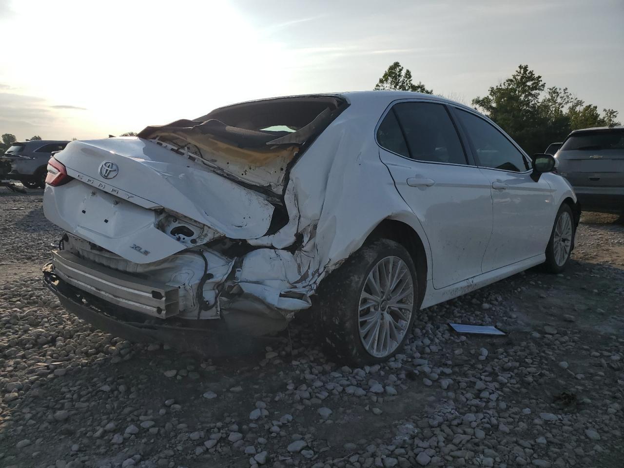 2018 Toyota Camry L - Фото 3