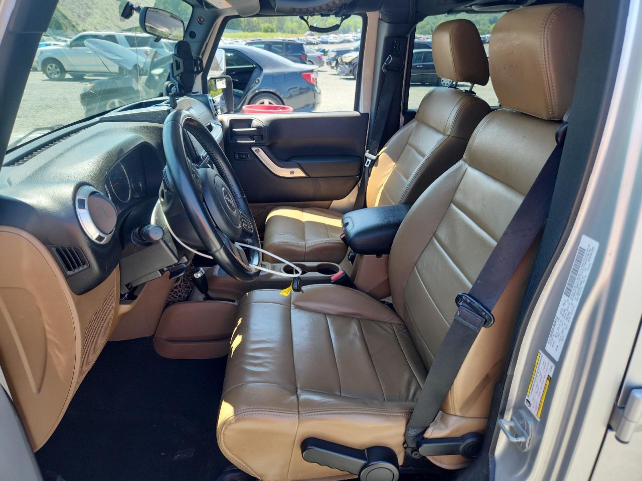 2012 Jeep Wrangler Unlimited Sahara - Image 7