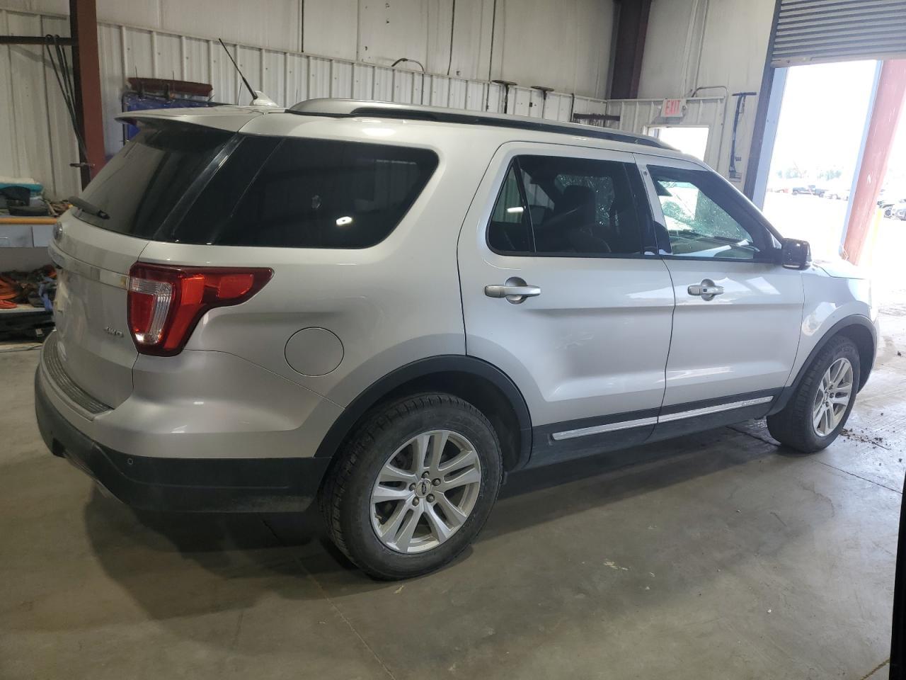 2018 Ford Explorer Xlt - Фото 3