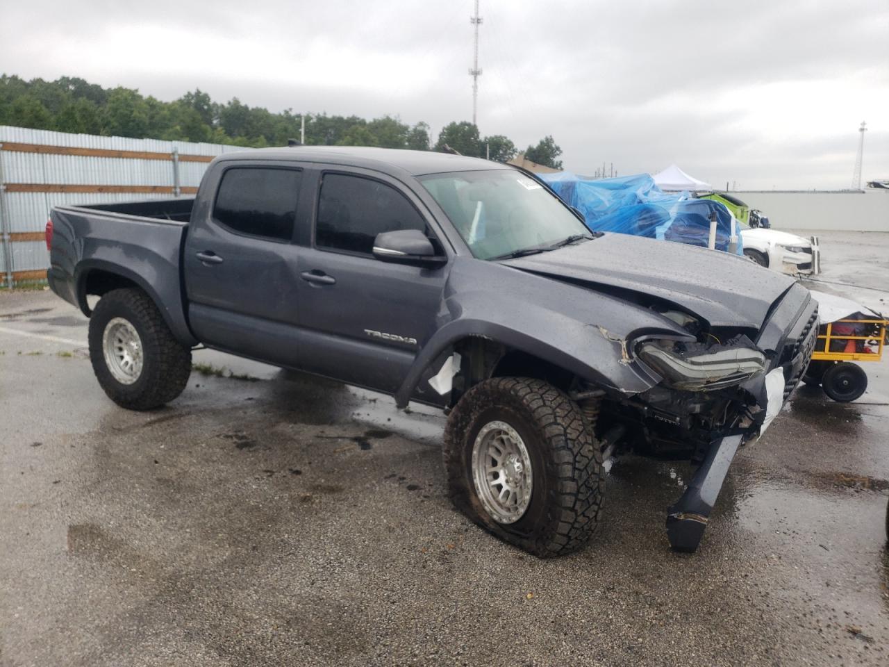 2016 Toyota Tacoma Double Cab - Image 4