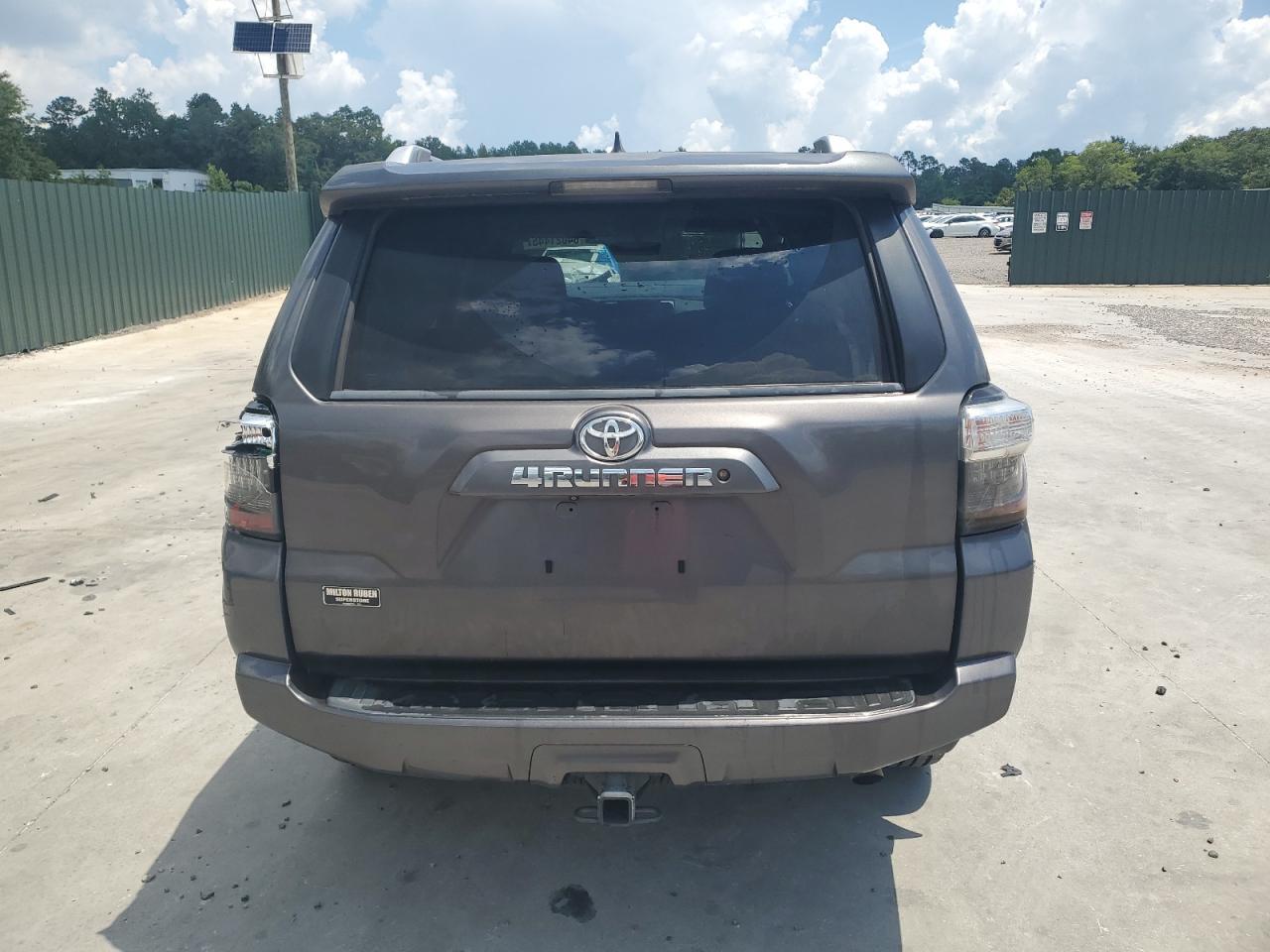 2017 Toyota 4Runner Sr5 - Image 6
