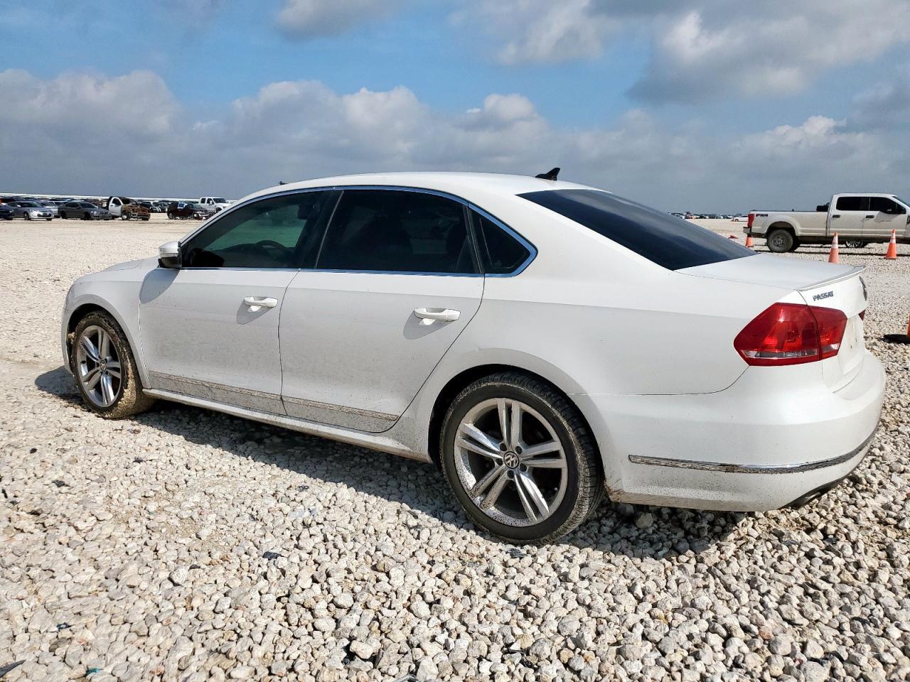 2013 Volkswagen Passat Sel - Фото 2