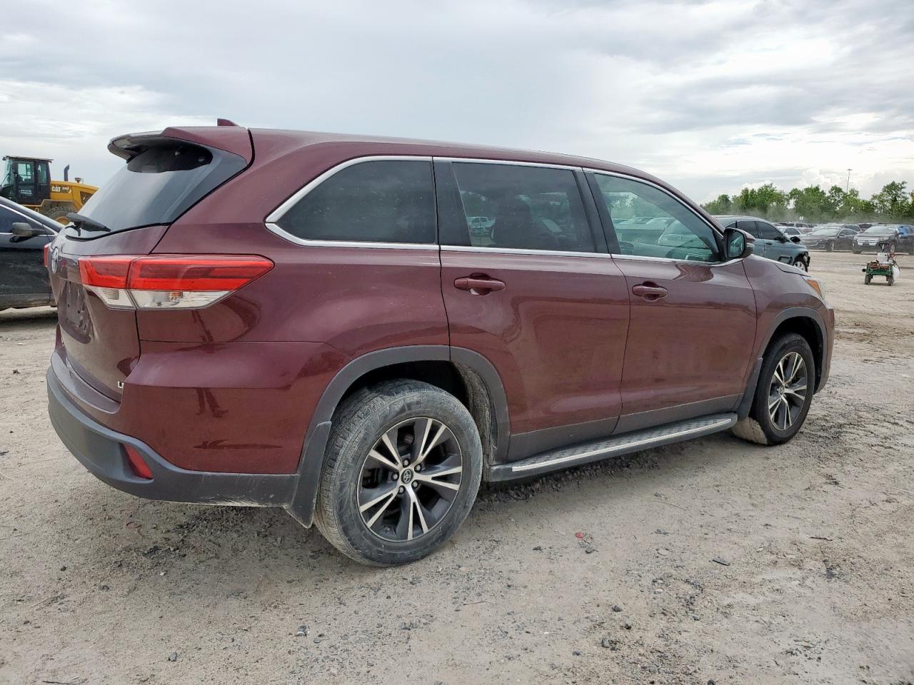 2019 Toyota Highlander Le - Фото 3