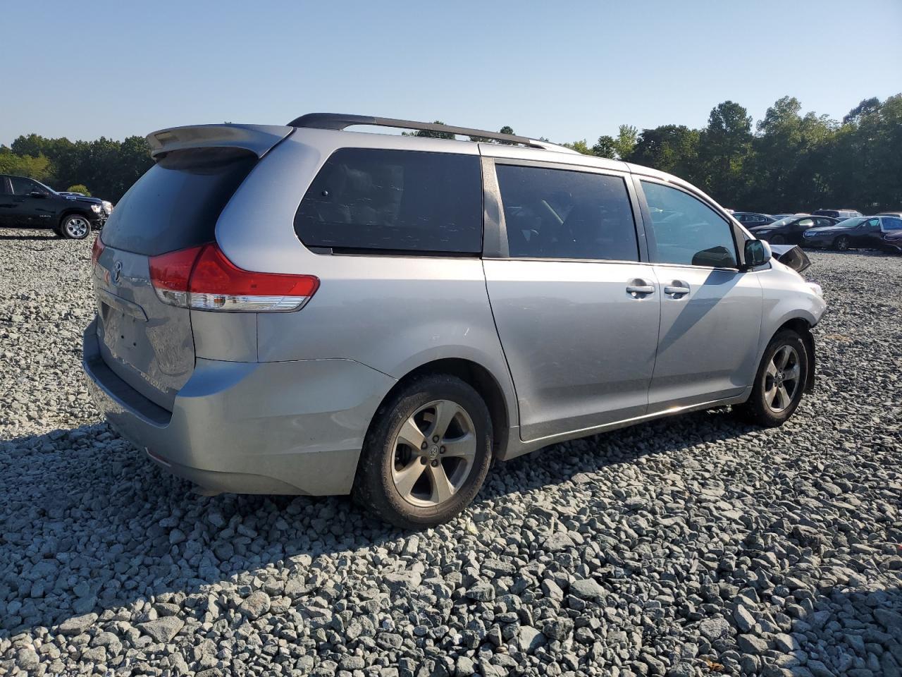 2011 Toyota Sienna Le - Фото 3