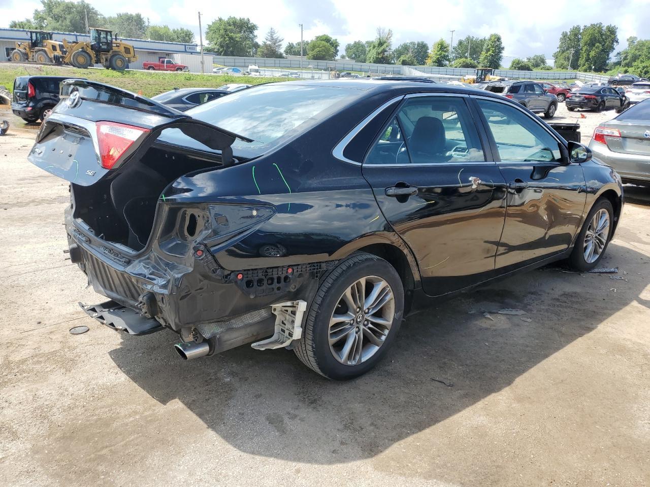 2017 Toyota Camry Le - Фото 3